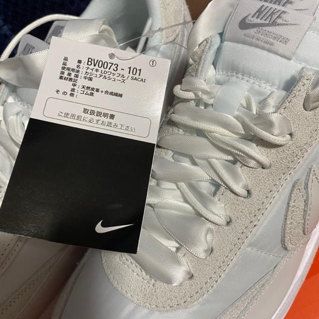 NIKE(ナイキ)のNIKE sacai LDV WAFFLE WHITE 27cm メンズの靴/シューズ(スニーカー)の商品写真