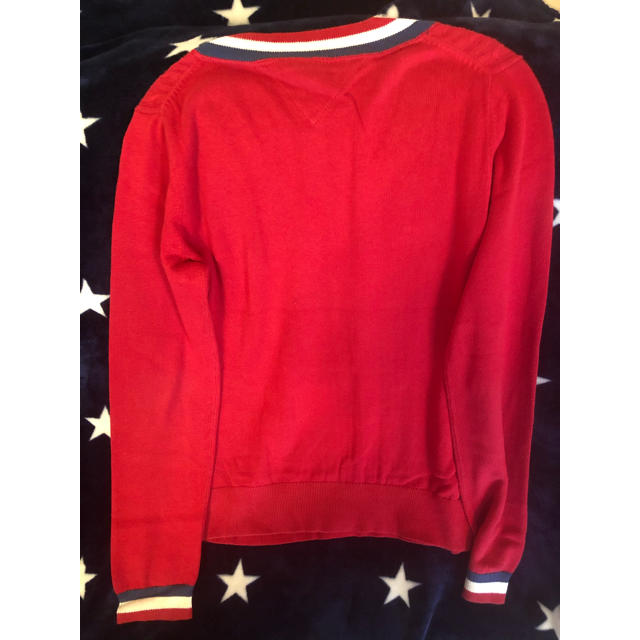 TOMMY HILFIGER(トミーヒルフィガー)のTOMMY HILFIGER Vネックニットセーター　赤 レディースのトップス(ニット/セーター)の商品写真