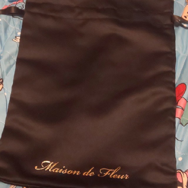 Maison de FLEUR(メゾンドフルール)のメゾンドフルール 巾着 レディースのファッション小物(ポーチ)の商品写真