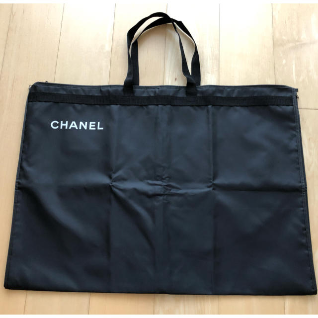 CHANEL(シャネル)の新品未使用　white様専用　CHANEL  ガーメントバッグ   レディースのバッグ(スーツケース/キャリーバッグ)の商品写真