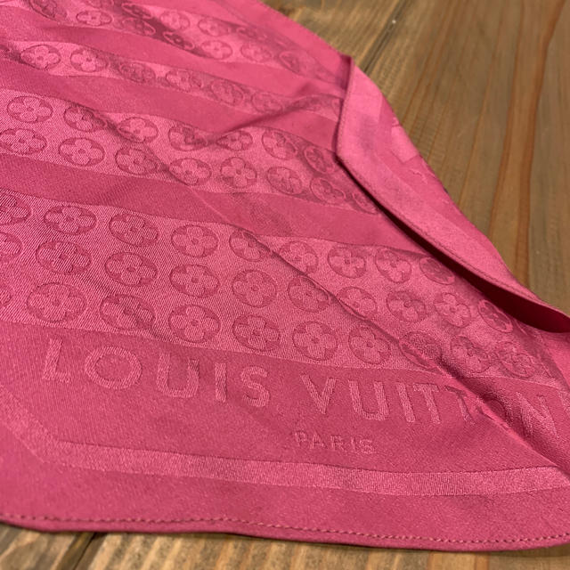 LOUIS VUITTON(ルイヴィトン)のルイヴィトン　ピンクスカーフ レディースのファッション小物(バンダナ/スカーフ)の商品写真