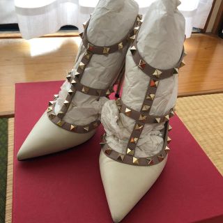 ヴァレンティノ(VALENTINO)のヴァレンティノ　VALENTINOロックスタッズ　パンプス(ハイヒール/パンプス)