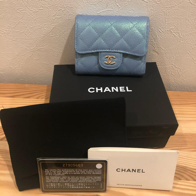 交渉OK: ブルーが綺麗なCHANEL(?)三つ折りウォレット