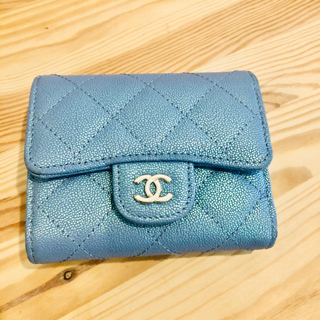 交渉OK: ブルーが綺麗なCHANEL(?)三つ折りウォレット