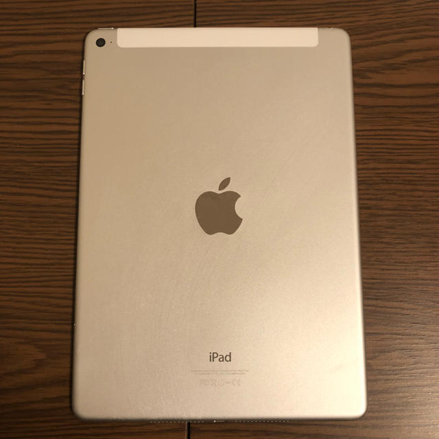 iPad(アイパッド)のiPad Air 2 WiFiセルラー 16GB キーボードカバー付き スマホ/家電/カメラのPC/タブレット(タブレット)の商品写真