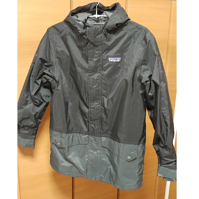 patagonia(パタゴニア)の専用！パタゴニア　マウンテンパーカー　キッズ キッズ/ベビー/マタニティのキッズ服男の子用(90cm~)(ジャケット/上着)の商品写真