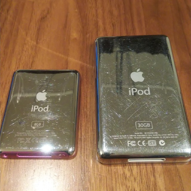 Apple(アップル)のiPod 3台セット スマホ/家電/カメラのオーディオ機器(ポータブルプレーヤー)の商品写真