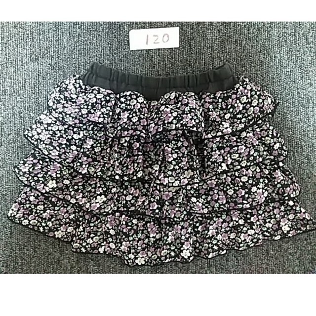 HusHush(ハッシュアッシュ)の120サイズ　フリルスカート キッズ/ベビー/マタニティのキッズ服女の子用(90cm~)(スカート)の商品写真