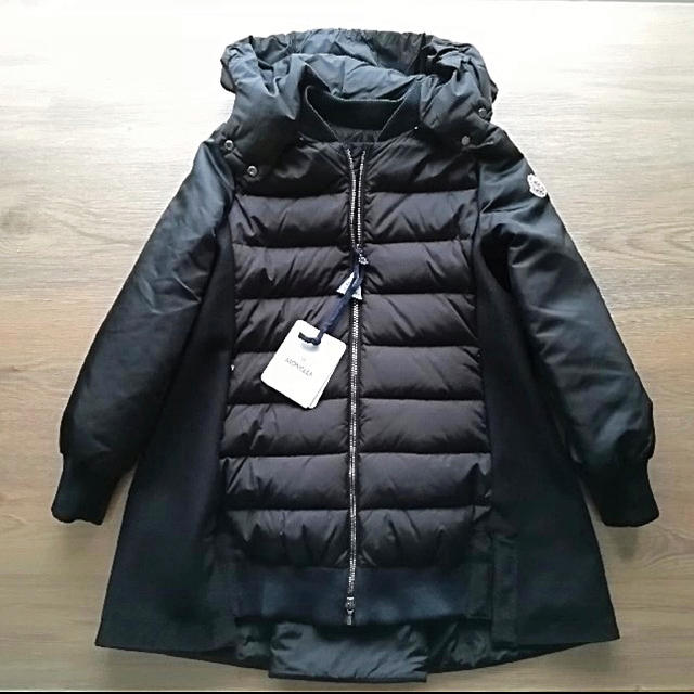 MONCLER(モンクレール)のモンクレール　Blois 新品未使用品　ダークグレー レディースのジャケット/アウター(ダウンコート)の商品写真