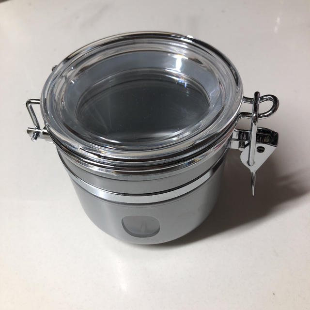 新品、未使用！密閉容器　プラスチック　グレー インテリア/住まい/日用品のキッチン/食器(容器)の商品写真