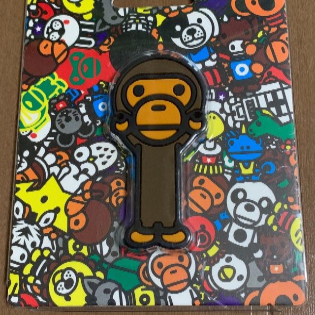 A BATHING APE(アベイシングエイプ)のbaby miloケーブルホルダー ベビーマイロ A BATHING APE エンタメ/ホビーのコレクション(ノベルティグッズ)の商品写真