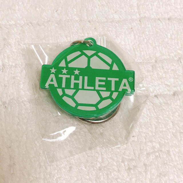 ATHLETA(アスレタ)の非売品　アスレタ　キーホルダー スポーツ/アウトドアのサッカー/フットサル(記念品/関連グッズ)の商品写真