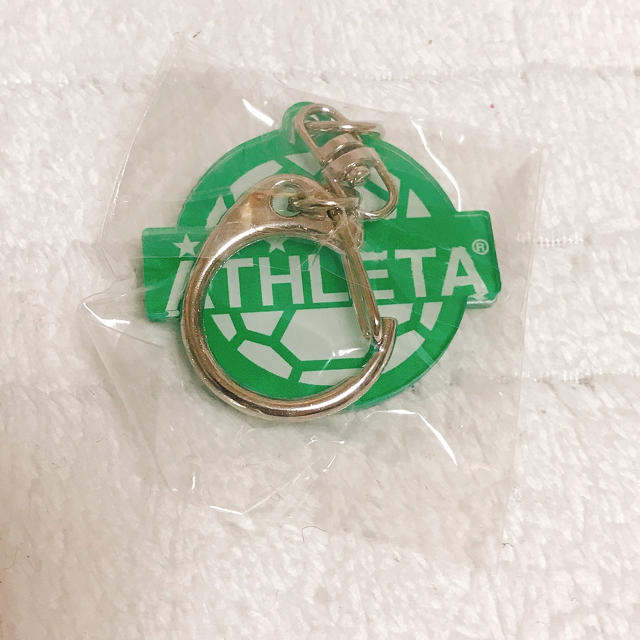 ATHLETA(アスレタ)の非売品　アスレタ　キーホルダー スポーツ/アウトドアのサッカー/フットサル(記念品/関連グッズ)の商品写真