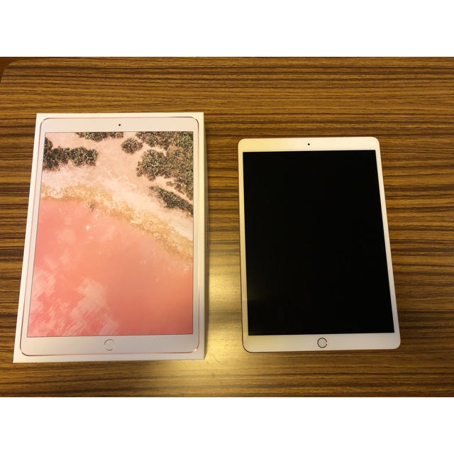 スマホ/家電/カメラdocomo iPad 第5世代 WiFi+Cellular 128GB 金色