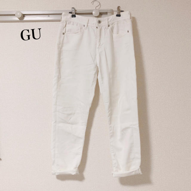GU(ジーユー)のGU ホワイトデニム パンツ レディースのパンツ(カジュアルパンツ)の商品写真
