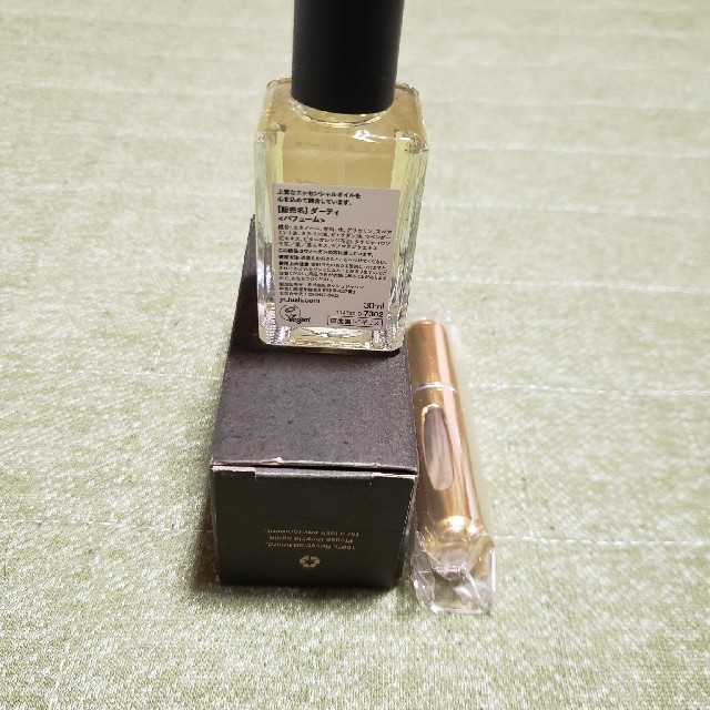LUSH(ラッシュ)の未使用　lush　dirty 30ml 香水　パフューム コスメ/美容の香水(ユニセックス)の商品写真