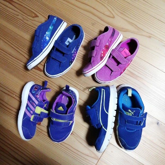 adidas(アディダス)のadidas　PUMA　Kidsスニーカー4足セット キッズ/ベビー/マタニティのキッズ靴/シューズ(15cm~)(スニーカー)の商品写真