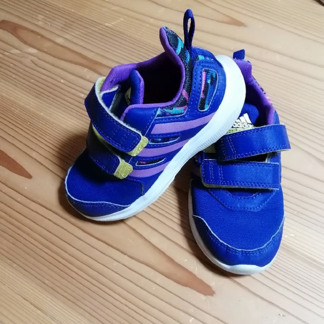 adidas(アディダス)のadidas　PUMA　Kidsスニーカー4足セット キッズ/ベビー/マタニティのキッズ靴/シューズ(15cm~)(スニーカー)の商品写真