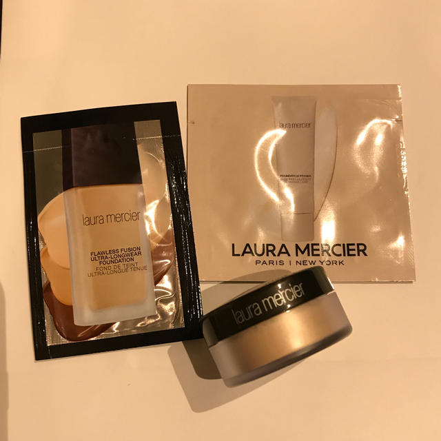 laura mercier(ローラメルシエ)のローラメルシエファンデーション、パウダー、サンプルセット新品未使用 コスメ/美容のベースメイク/化粧品(ファンデーション)の商品写真