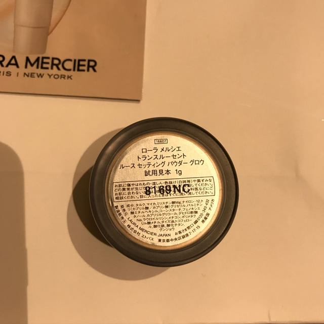 laura mercier(ローラメルシエ)のローラメルシエファンデーション、パウダー、サンプルセット新品未使用 コスメ/美容のベースメイク/化粧品(ファンデーション)の商品写真