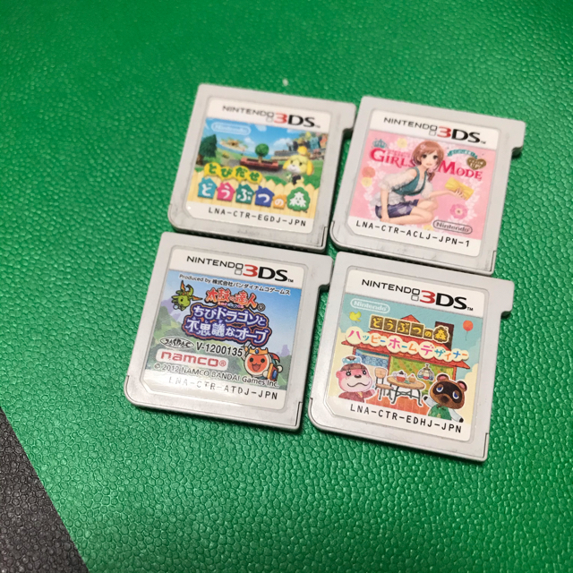 ニンテンドー3DS(ニンテンドー3DS)の任天堂3DS本体(ホワイト) エンタメ/ホビーのゲームソフト/ゲーム機本体(その他)の商品写真