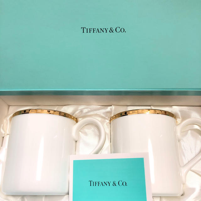 Tiffany & Co.(ティファニー)の【新品未使用】ティファニー  ゴールドバンド　ペアマグカップ インテリア/住まい/日用品のキッチン/食器(グラス/カップ)の商品写真