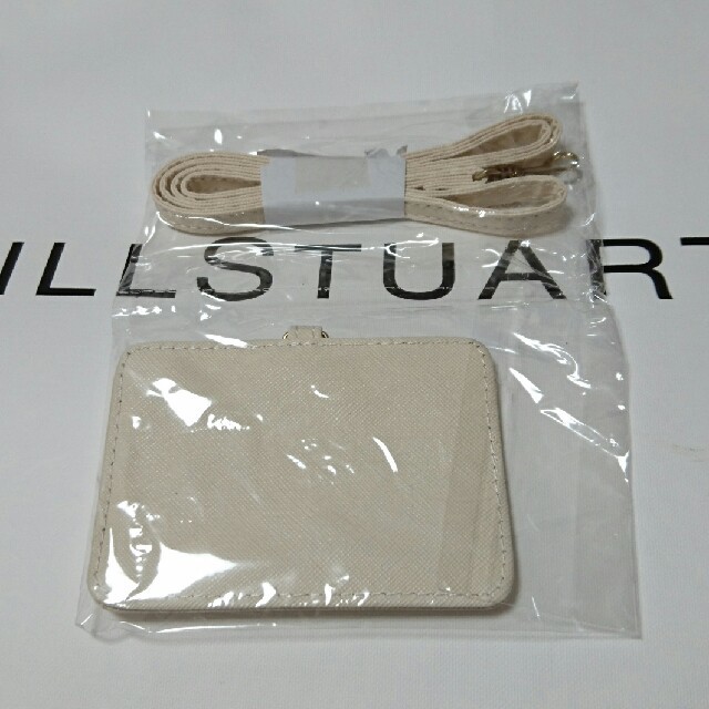 JILLSTUART(ジルスチュアート)のJILLSTUART IDホルダー (ベージュ) レディースのファッション小物(パスケース/IDカードホルダー)の商品写真