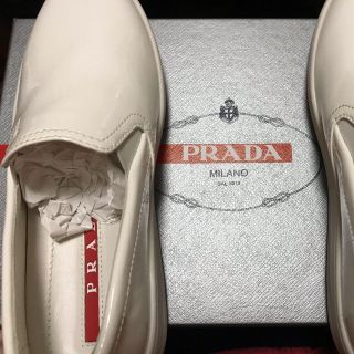 プラダ(PRADA)の値下げ！新品未使用！プラダ　PRADA スニーカー　白(スニーカー)