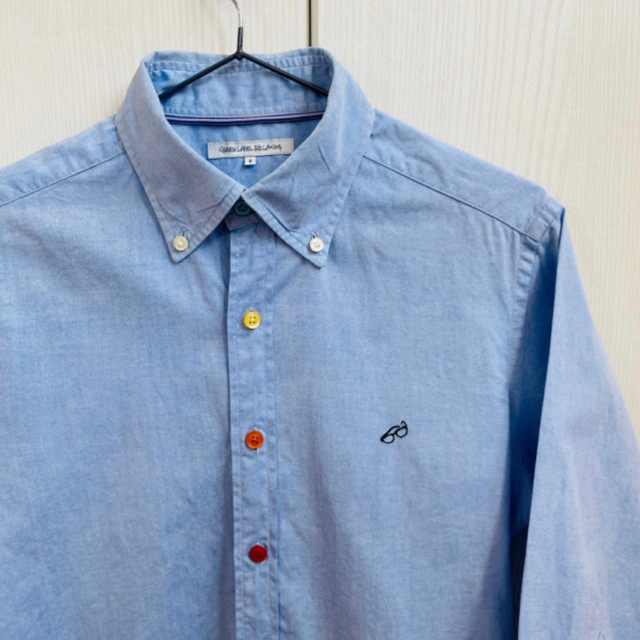 STRAWBERRY-FIELDS(ストロベリーフィールズ)のストロベリーフィールズのブラウスとカラフルなボタンのシャツ レディースのトップス(シャツ/ブラウス(長袖/七分))の商品写真