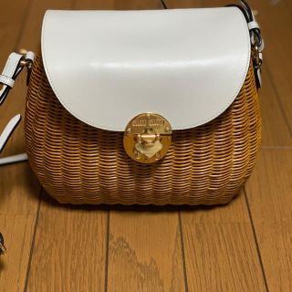 ミュウミュウ(miumiu)のカゴバック 半額以下 さらに値下げしました(かごバッグ/ストローバッグ)