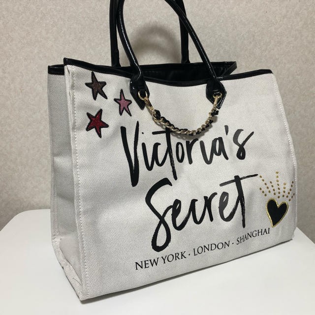 Victoria's Secret(ヴィクトリアズシークレット)の【毎日値下げ】新品未使用 ヴィクトリアシークレット大型トートバック  ビクトリア レディースのバッグ(ボストンバッグ)の商品写真