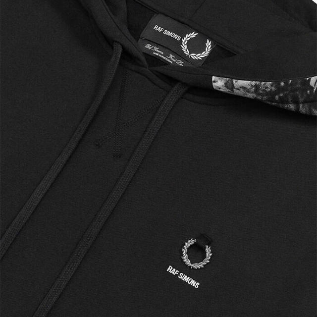 RAF SIMONS(ラフシモンズ)のとし様専用 希少！FRED PERRY✖️RAF SIMONS パーカー メンズのトップス(パーカー)の商品写真