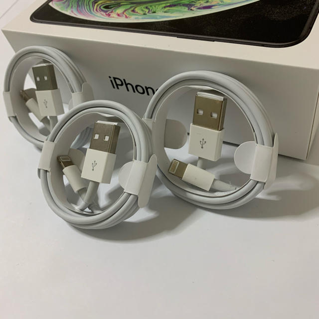 Apple iPhone ライトニングケーブル　シリアルナンバー付き　1m×3本 スマホ/家電/カメラのスマートフォン/携帯電話(バッテリー/充電器)の商品写真