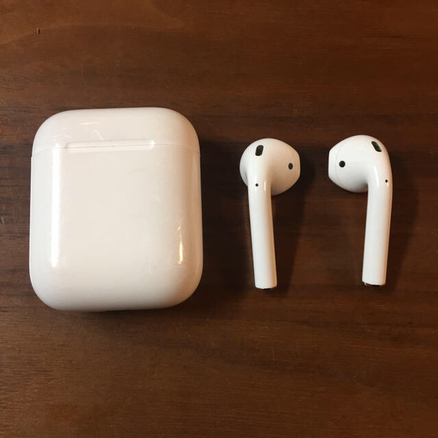 Apple(アップル)のairpods 第1世代 利用1年未満 スマホ/家電/カメラのオーディオ機器(ヘッドフォン/イヤフォン)の商品写真