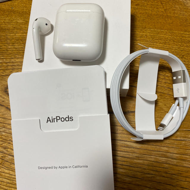 Apple - AirPods 初期 右耳、AirPodsケース、アイホン充電器、正規品の通販 by アキラ's shop｜アップルならラクマ