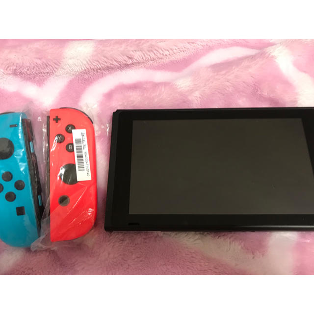 任天堂(ニンテンドウ)の中古 Nintendo Switch 任天堂 スイッチ 本体  エンタメ/ホビーのゲームソフト/ゲーム機本体(家庭用ゲーム機本体)の商品写真