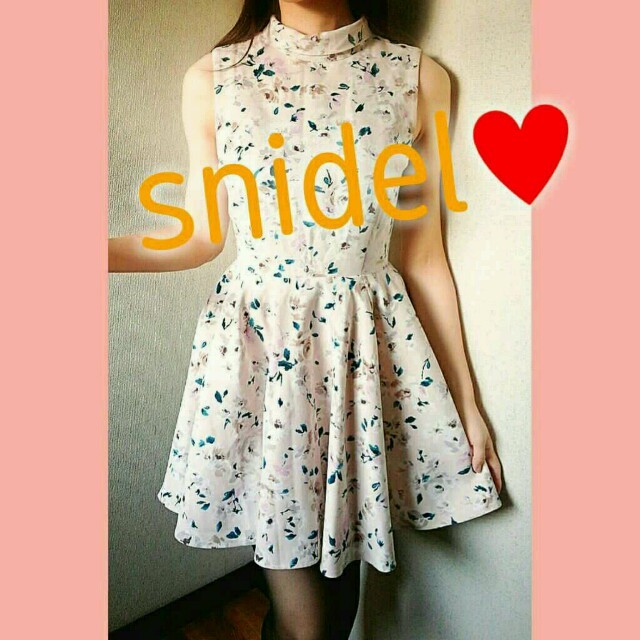 SNIDEL(スナイデル)のsnidel♡秋冬花柄ワンピ レディースのワンピース(ひざ丈ワンピース)の商品写真