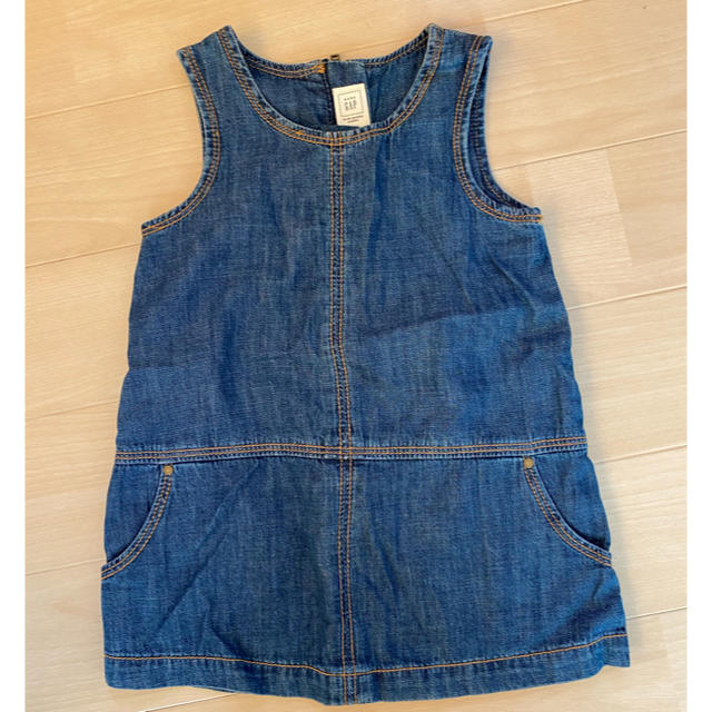 babyGAP(ベビーギャップ)のbabyGAP デニムワンピース　90㎝ キッズ/ベビー/マタニティのキッズ服女の子用(90cm~)(ワンピース)の商品写真