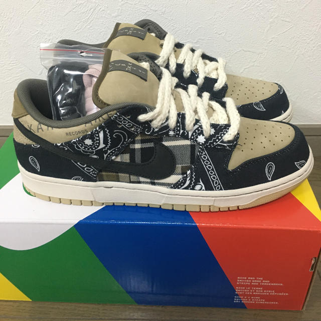 NIKE(ナイキ)のNIKE SB DUNK LOW Travis scott 27.5cm メンズの靴/シューズ(スニーカー)の商品写真