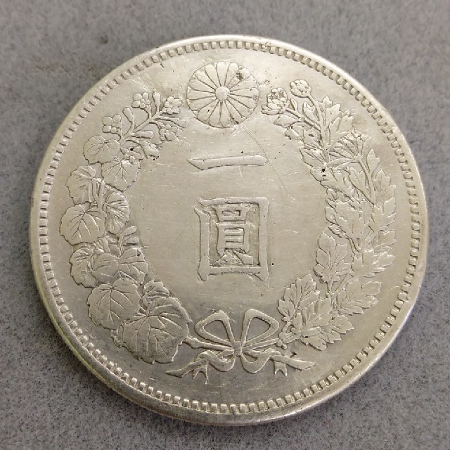 1円銀貨　明治17年 エンタメ/ホビーの美術品/アンティーク(貨幣)の商品写真