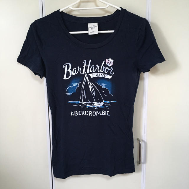 Abercrombie&Fitch(アバクロンビーアンドフィッチ)のアバクロ　ネイビーTシャツ メンズのトップス(Tシャツ/カットソー(半袖/袖なし))の商品写真