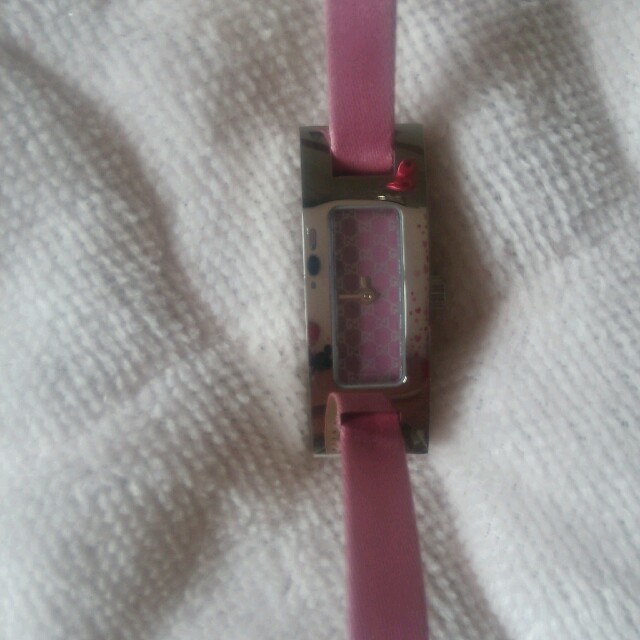 Gucci(グッチ)のGUCCI ピンク 腕時計 美品 レディースのファッション小物(腕時計)の商品写真