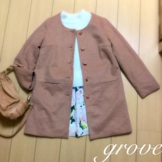 グローブ(grove)のベージュピンクノーカラーコート(ノーカラージャケット)