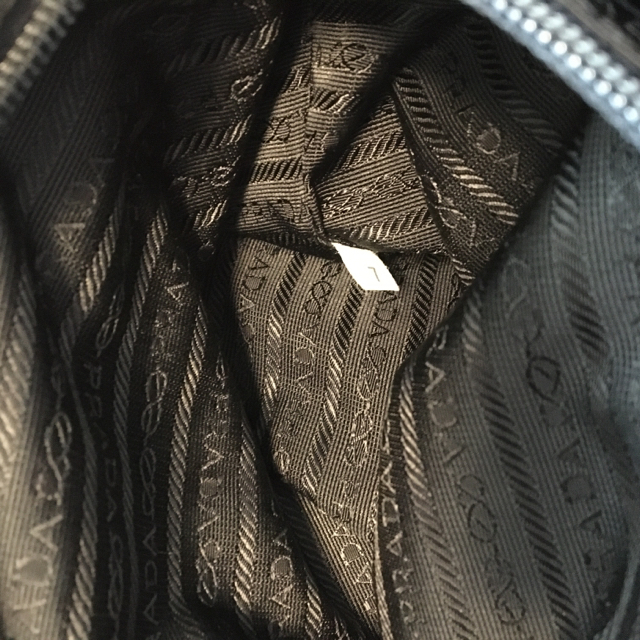 PRADA(プラダ)の【本日PM12時まで値下げ】PRADA ナイロントートバッグ レディースのバッグ(トートバッグ)の商品写真