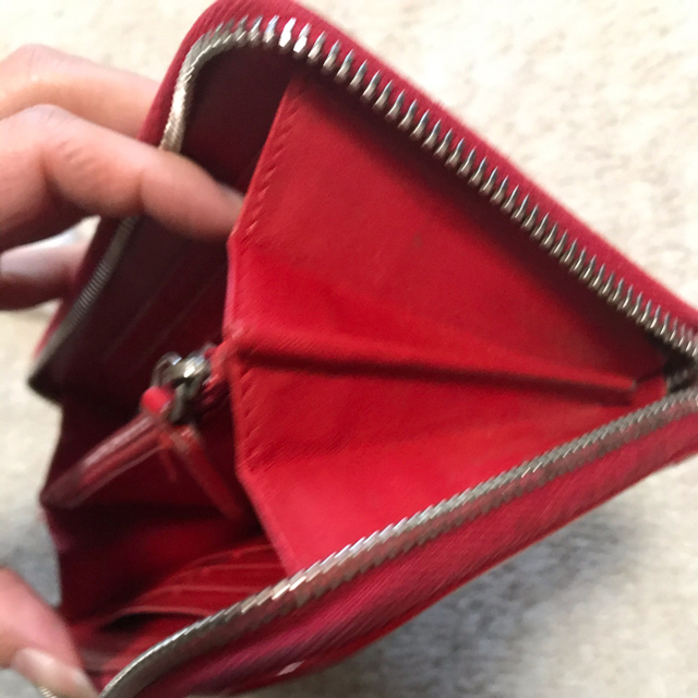 Diorディオール二つ折りラウンドファスナーミニ財布エナメルレザー