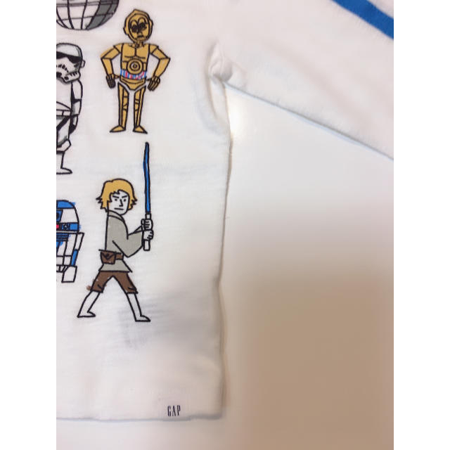babyGAP(ベビーギャップ)のラスト1点 完売品 激 レア ❤️ ベビーギャップ スターウォーズ ロンT 95 キッズ/ベビー/マタニティのキッズ服男の子用(90cm~)(Tシャツ/カットソー)の商品写真