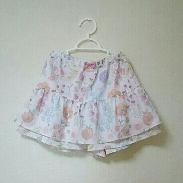 anyFAM(エニィファム)のany FAM お花柄 スカパン(サイズ140) キッズ/ベビー/マタニティのキッズ服女の子用(90cm~)(スカート)の商品写真