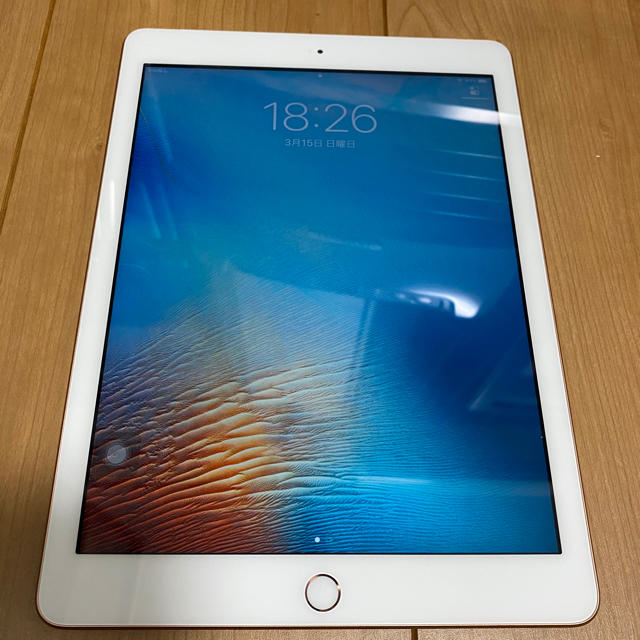 iPad(アイパッド)のiPad第6世代  シムフリーゴールド　128GB スマホ/家電/カメラのPC/タブレット(タブレット)の商品写真
