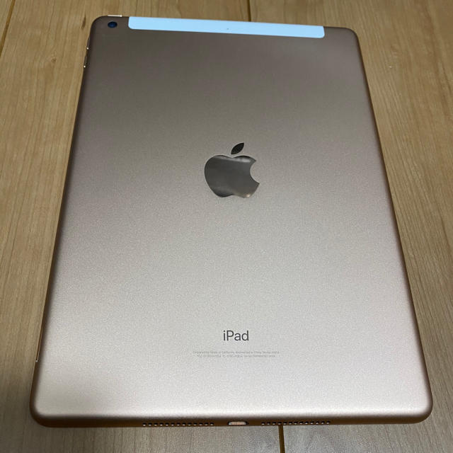 iPad(アイパッド)のiPad第6世代  シムフリーゴールド　128GB スマホ/家電/カメラのPC/タブレット(タブレット)の商品写真