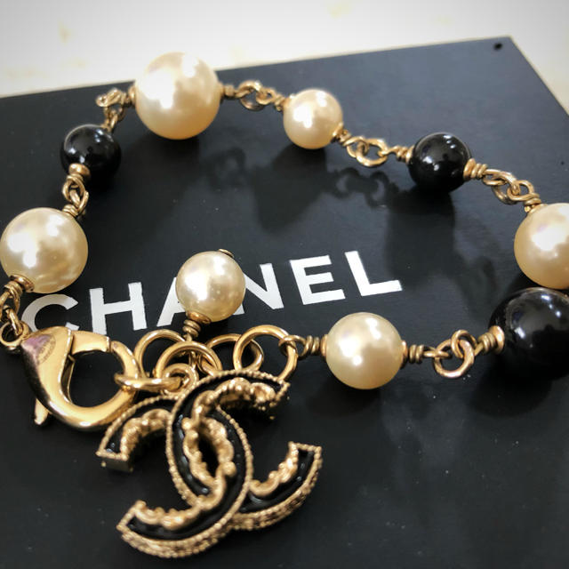 CHANEL(シャネル)のシャネル　パールブレスレット レディースのアクセサリー(ブレスレット/バングル)の商品写真